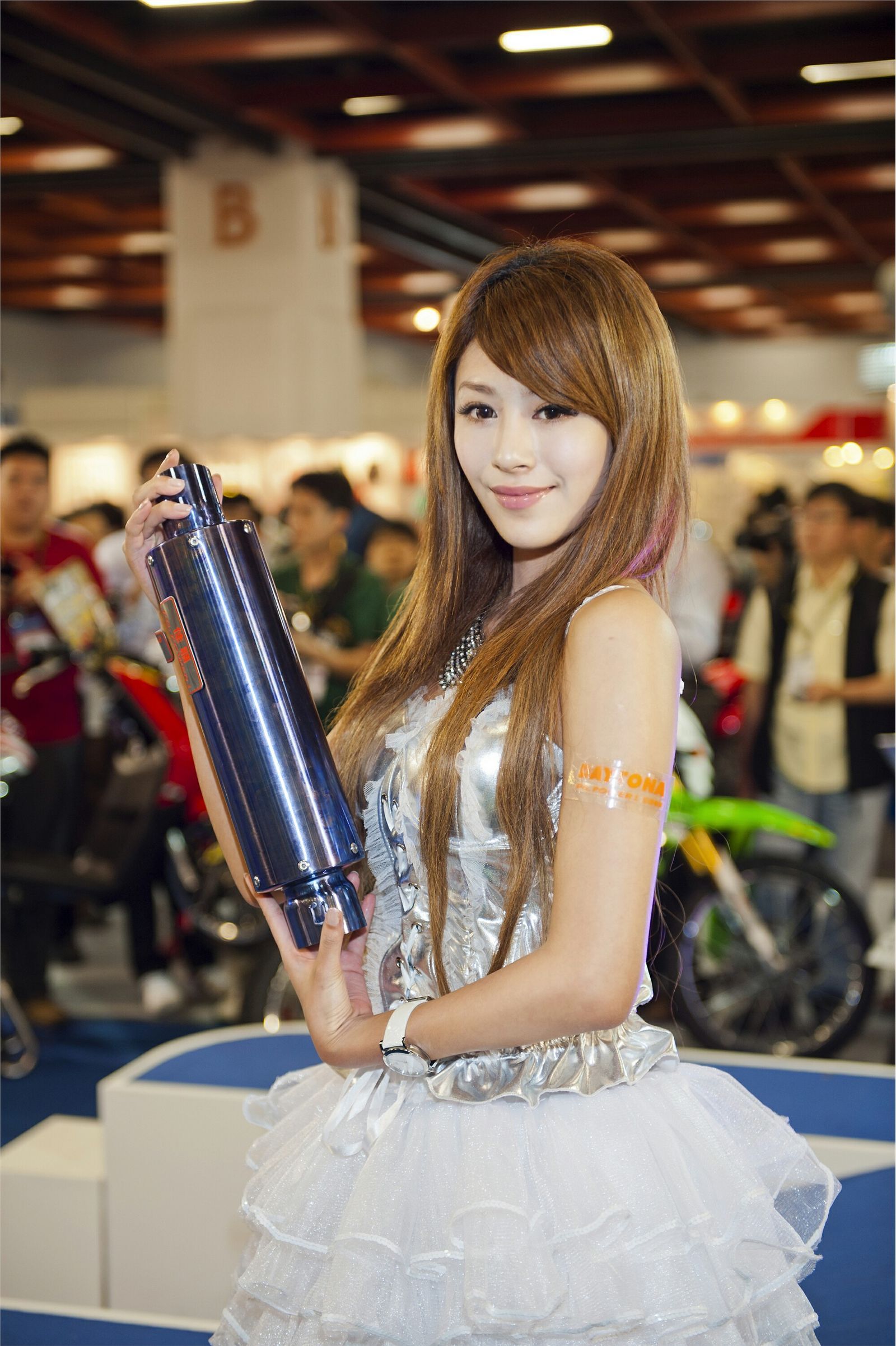 美女机车展 汽配展　国产模特美女图片